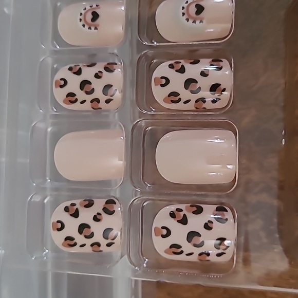 2/$16 Leopard & Rainbows Press On Nails - Picture 12 of 12